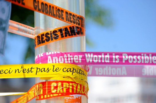 Carteles en la manifestación anti G8. Mayo de 2011. Guillaume Paumier, CC-BY.