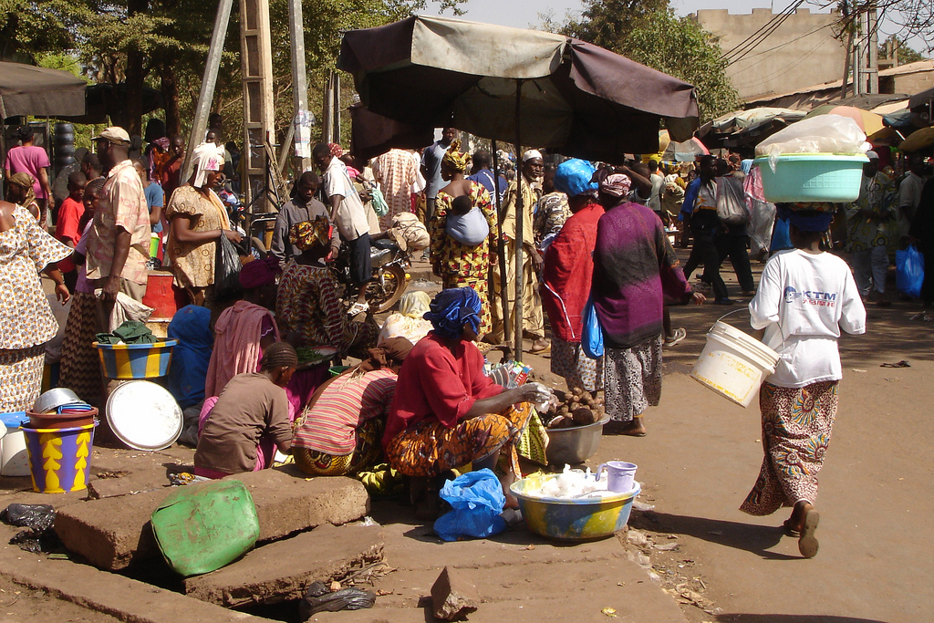 Mercado de Bamako. Por 10b travelling (cc).