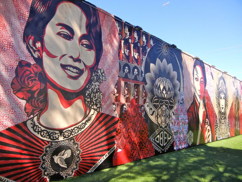 Mural de Shepard Fairey en Wynwood Walls de Miami. En primer término, Suu Kyi cc Helen Anders